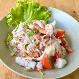 ยำวุ้นเส้นรวมมิตรทะเล