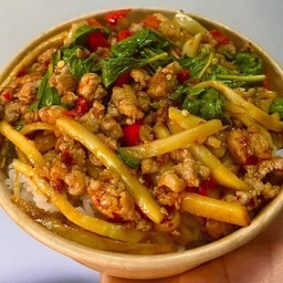 กะเพาหน่ไม้หมูสับ+ไข่ข้น