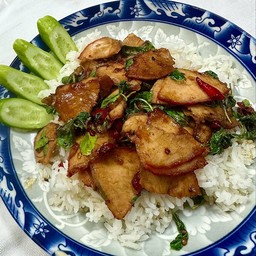 ข้าวกะเพราหมูแดง