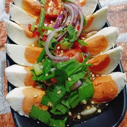 ยำไข่เค็ม