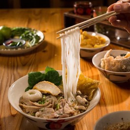 ก๋วยเตี๋ยวหมูต้มยำตำลึงป้าอ้อ สาขา ซอยงามวงศ์วาน 47