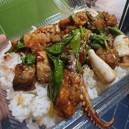 เพราปลาหมึก+หมูกรอบ