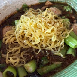 เส้นบะหมี่ หมู