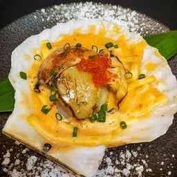 หอยเชลอบซอสสไปซี่ชีส (Baked Scallops With Spicy Cheese Sauce)