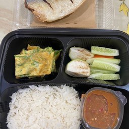 ข้าว+ชุดน้ำพริกกะปิ+ปลาแดดเดียวทอด 1 ตัว  ชุดขายดีมากจร้า