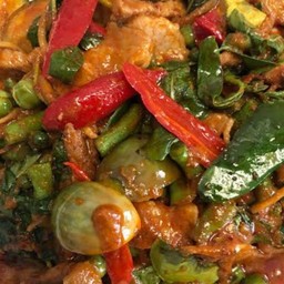 ผัดเผ็ดเลือกเนื้อสัตว์ด้านในค่ะ