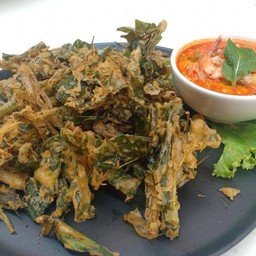 ผักบุ้งกรอบ