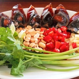 ไข่เยี่ยวม้าทรงเครื่อง