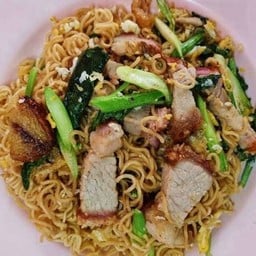 ผัดมาม่าหมูกรอบ