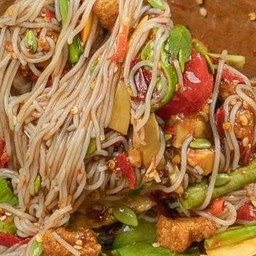 ร้านกำข้าวเเซ่บจี๊ด อารมณ์ดี เจ้พู