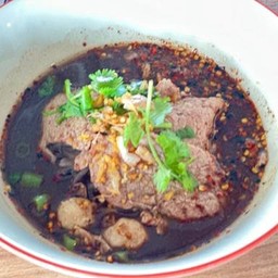 เตี๋ยวเรือหมูสันคอสไลด์