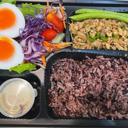 ข้าวลาบอกไก่คลีน + ไข่ต้ม