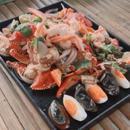 ส้มตำยำปากแตก หน้าเซเว่นแม่ยาว แม่ยาว