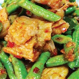 ข้าวราดผัดพริกแกง