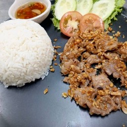 ข้าวหมูทอดกระเทียม