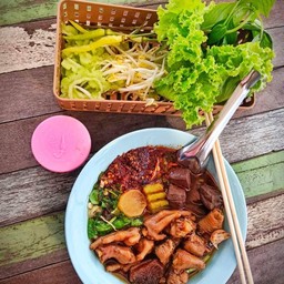ก๋วยเตี๋ยวเนื้อตุ๋น&หมูตุ๋น(ซอยบงกช 10) สาขา1