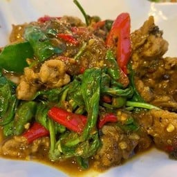 ผัดเผ็ดเนื้อใบยี่หร่า