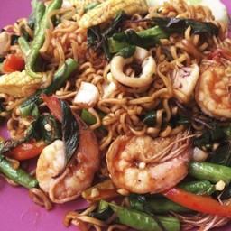 มาม่าผัดขี้เมาทะเล