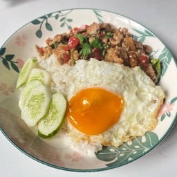 กะเพราเนื้อราดข้าว