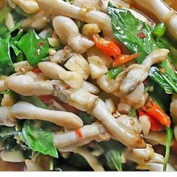 รวมมิตรผัดโหระพาพริกขี้หนูสดไข่ขยี้ ราดข้าว+ต้มจืดสาหร่ายหมูเด้ง (ชุดเล็ก)