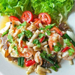 ยำเห็ดสามสหาย