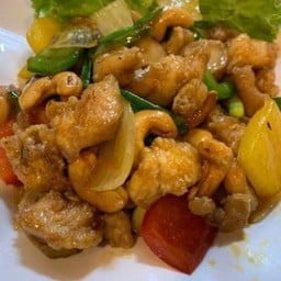 ไก่ผัดเม็ดมะม่วง