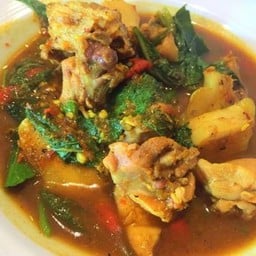 แกงคั่วพริกไก่บ้าน