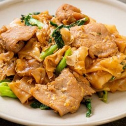 ผัดซีอิ๊วเลือกเนื้อสัตว์ด้านในค่ะ