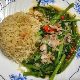 ข้าวผัดผักบุ้งปลาเค็ม