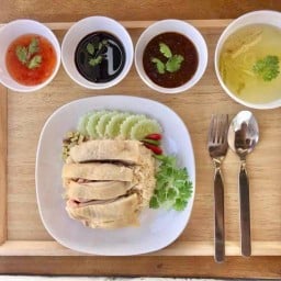 ข้าวมันไก่ไทธาร