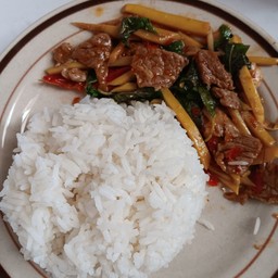 กะเพราเนื้อไส่หน่อไม้