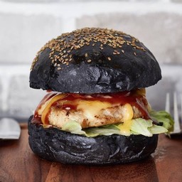 เบอร์เกอร์ชาโคลเนื้อชีสเฟรนไฟล์