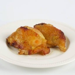 ไก่ย่างโบราณ 2 ชิ้น พร้อม ซอส