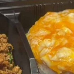 ข้าวกะเพราไข่ขยี้