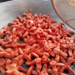 ใส่กรอกแดงทอด