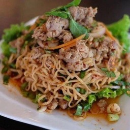 ยำมาม่าหมูสับ