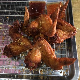 ชุดปีกไก่ (ปีก4+ข้าวเหนียว1)