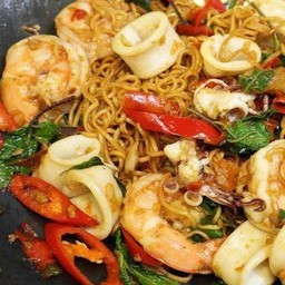 มาม่า ผัดกะเพรา