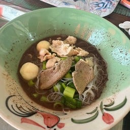 ก๋วยเตี๋ยวเรือ ป.ประทีป สาขาคลองโยง กะเพรารสเด็ด และกาแฟสด คลองโยง-มะเกลือ