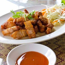 หมูกรอบทอดน้ำปลา