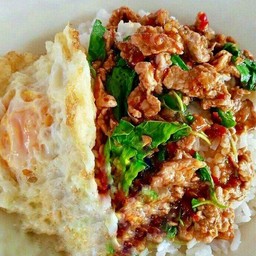 ข้าวกระเพราหมูชิ้น+ไข่ดาว
