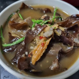 แกงเห็ดหูหนูปลาย่างใส่ชะอม