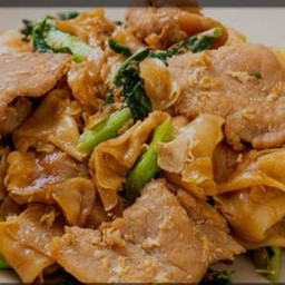 ผัดซีอิ๊วหมูหมัก