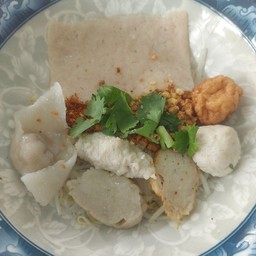 เตี๋ยวลูกชิ้นปลารวม+หมูแผ่น