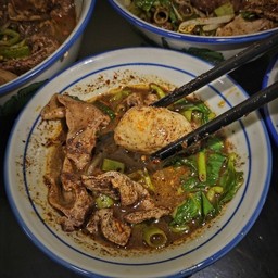 ก๋วยเตี๋ยวเรือ น้ำตก หมูตุ๋น
