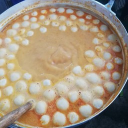 น้ำยากะทิลูกชิ้น