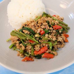 ผัดผักบุ้งหมูสับ ราดข้าว