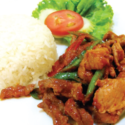 พริกแกงหมูราดข้าว