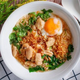 ข้าวต้มไก่ใส่ไข่