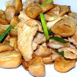 ผัดเห็ดฟางหมูน้ำมันหอยเป็นกับ